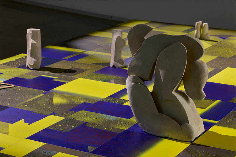 ����� ����